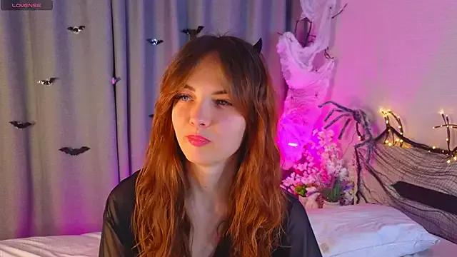 LisaDrake from StripChat is Freechat