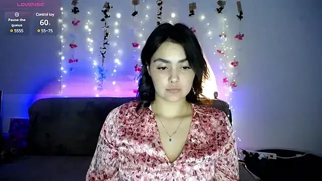 Lisasrayy from StripChat is Freechat