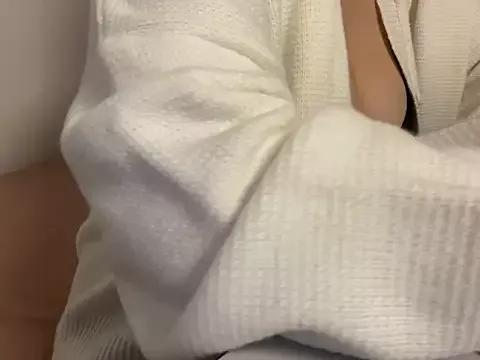Littleseems from StripChat is Freechat