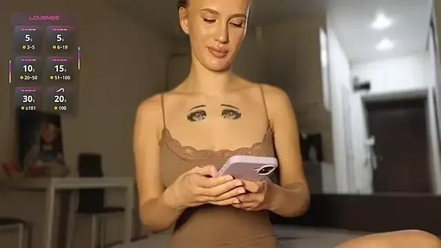 lluna_drug from StripChat is Freechat