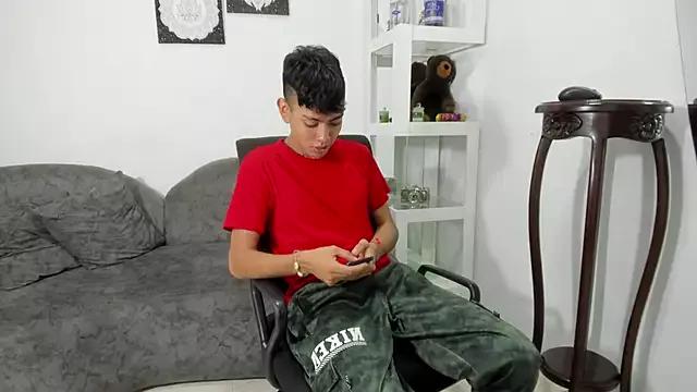 Photos of LoganTwink18 from StripChat is Freechat