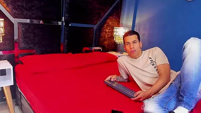 Lola_and_Eros from StripChat is Freechat