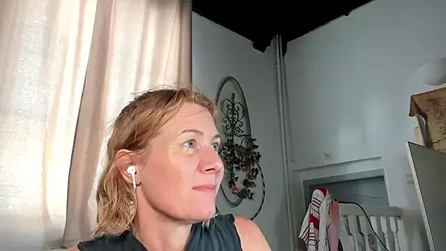 Lola_Belgium from StripChat is Freechat