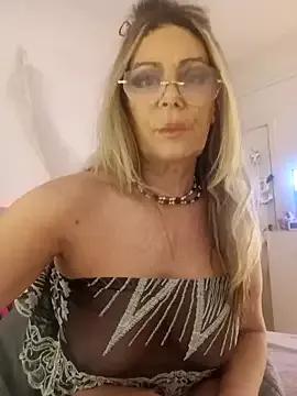 lolavalecuatro from StripChat is Freechat