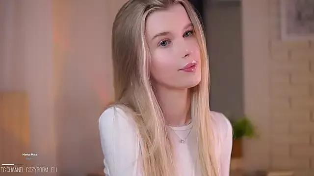 Photos of LornaCritchlow from StripChat is Freechat