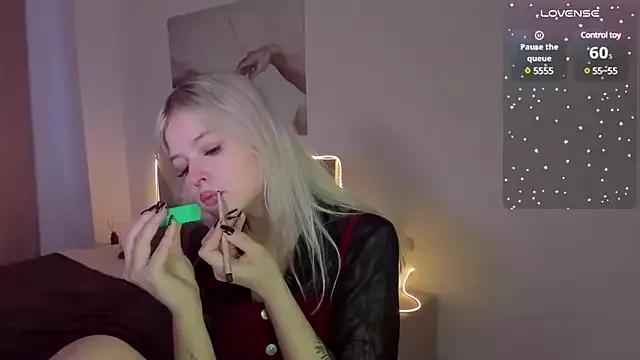 Check out our webcam shows gallery and message on a personal level with our sweet squirt cams hosts, showing off their natural physiques and sex toys.