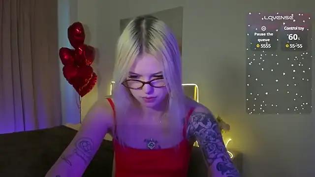 Check out our webcam shows gallery and message on a personal level with our sweet squirt cams hosts, showing off their natural physiques and sex toys.