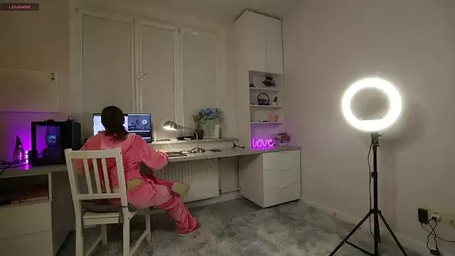 Check out our webcam shows gallery and message on a personal level with our sweet squirt cams hosts, showing off their natural physiques and sex toys.