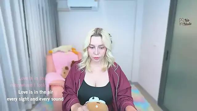 lovelybebe from StripChat is Freechat