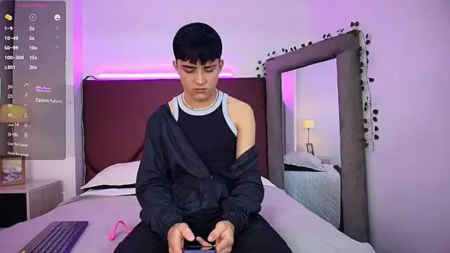 Lucass_love from StripChat is Freechat