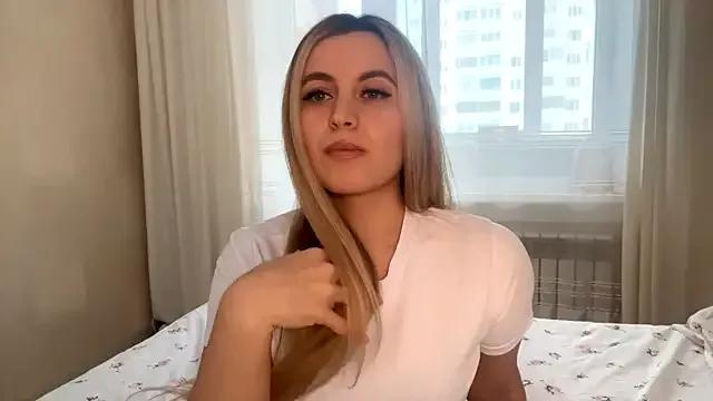 LuciaShadwell from StripChat is Freechat
