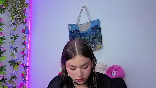Lucie_Grey from StripChat is Freechat