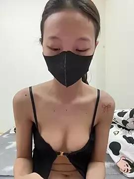 Lucy-Gold from StripChat is Freechat