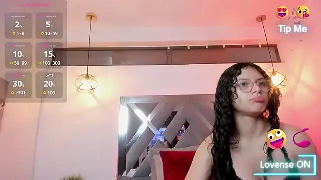 Lucy_Roouse from StripChat is Freechat