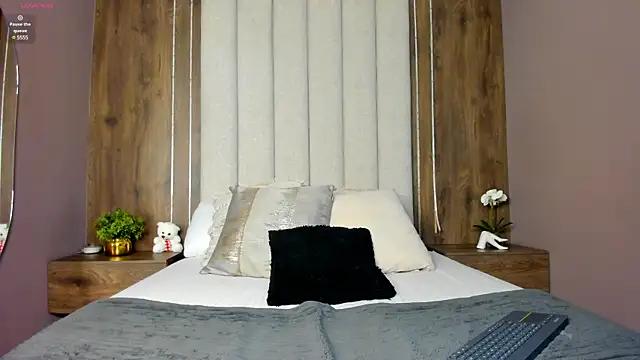 LucySalvatore_ from StripChat is Freechat