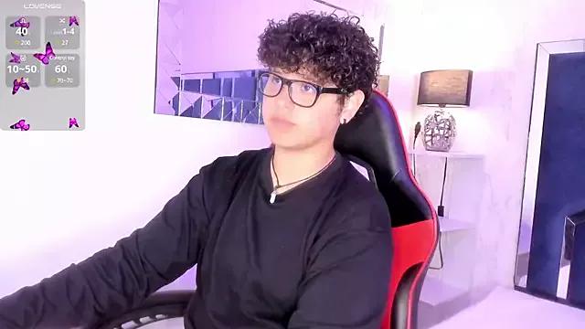 LukeBear from StripChat is Freechat