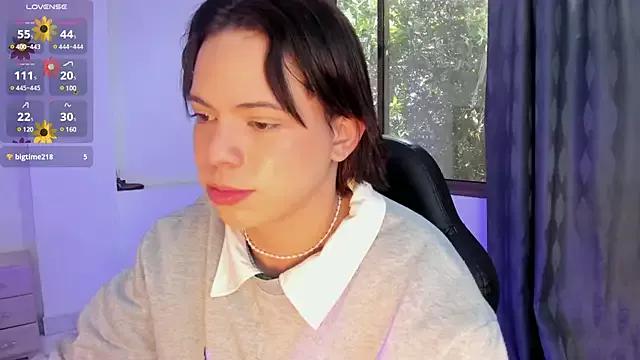 LukeCameronn from StripChat is Freechat
