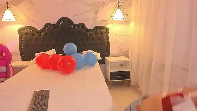 luna_hot_ass from StripChat is Freechat