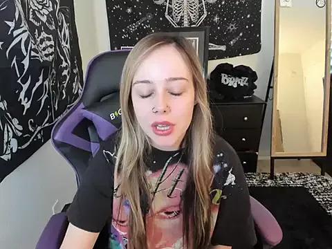 luna_lovelyyy from StripChat is Freechat