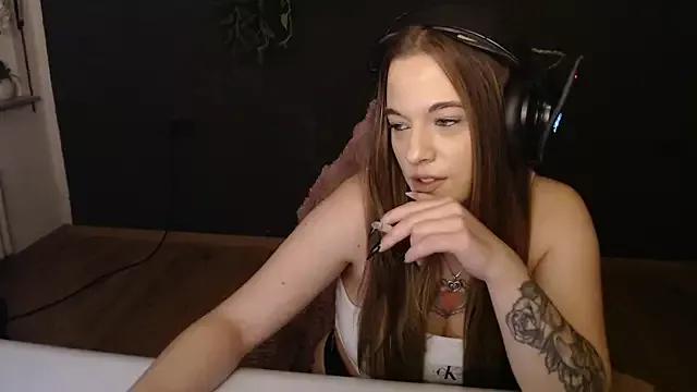 Luna_Lynn from StripChat is Freechat