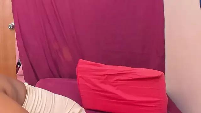 luna_lyon from StripChat is Freechat
