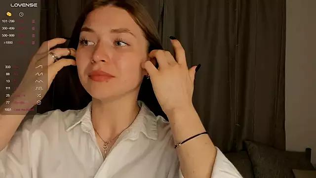 Luna_Rove from StripChat is Freechat