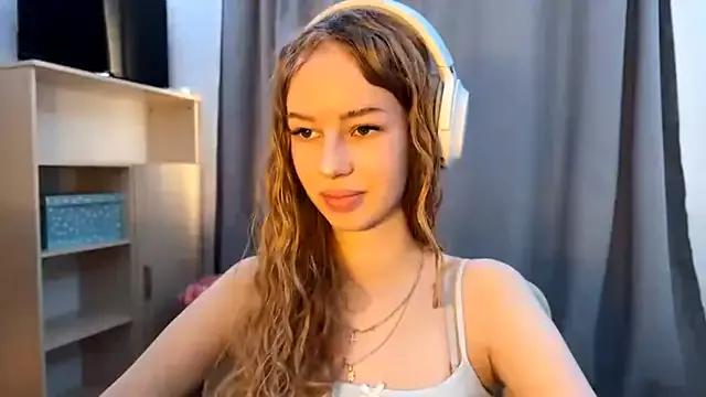 LunaCrave from StripChat is Freechat