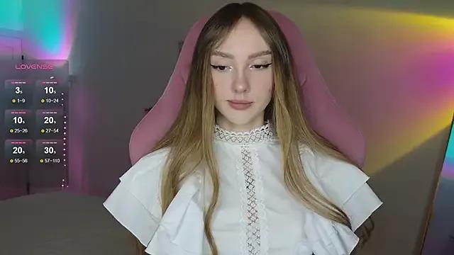 Lunainnk from StripChat is Freechat