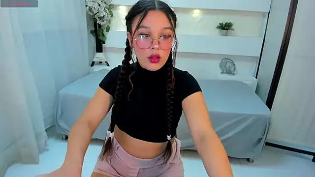 LunaRose15 from StripChat is Freechat