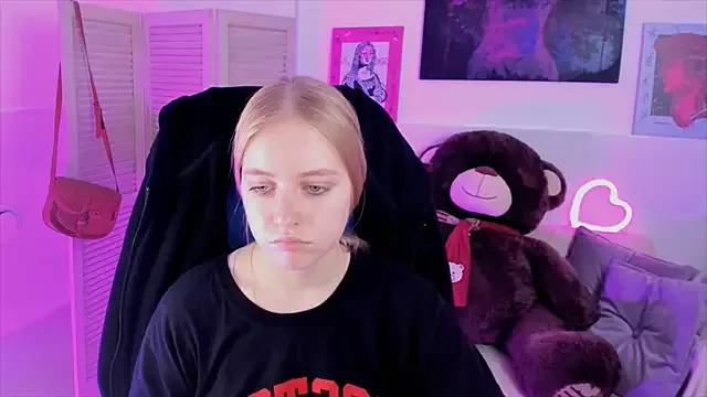 LuunaWiinters from StripChat