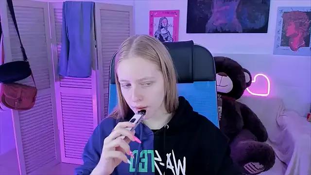 LuunaWiinters from StripChat