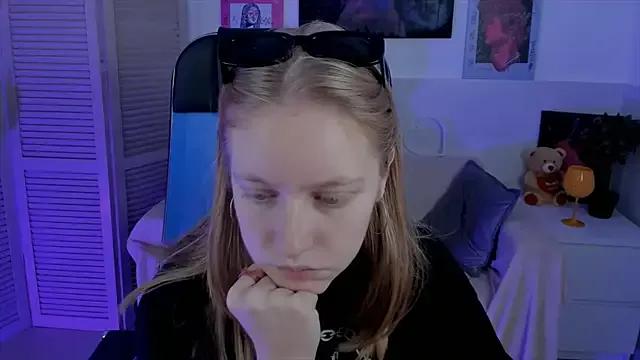 LuunaWiinters webcams show profile image 