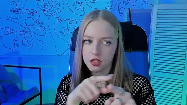 LuunaWiinters from StripChat