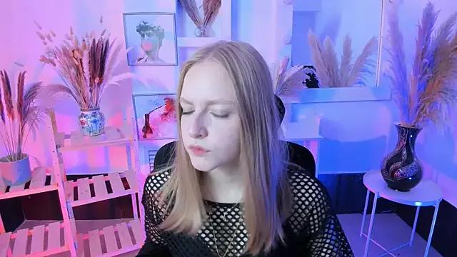 LuunaWiinters from StripChat