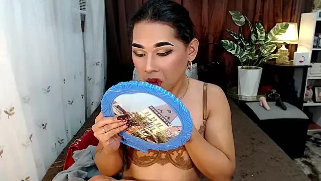 LuxuriousNikkixxx from StripChat is Freechat