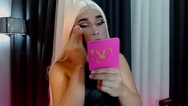 LuxuriousNikkixxx from StripChat is Freechat