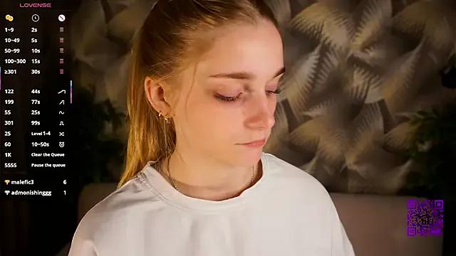 LynEdwards from StripChat is Freechat