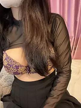 Lynn-babie from StripChat is Freechat