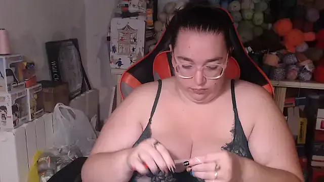 Lyvie_giant from StripChat is Freechat