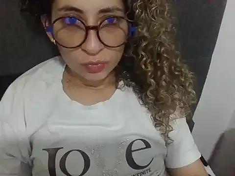 MaddyRosse_ from StripChat is Freechat