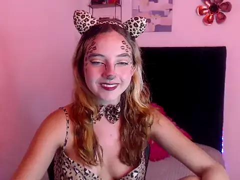 mandyy_petite from StripChat is Freechat