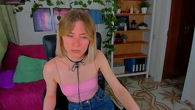 MaraCooperrr from StripChat is Freechat