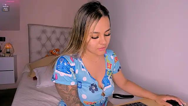 Check out our webcam shows gallery and message on a personal level with our sweet squirt cams hosts, showing off their natural physiques and sex toys.