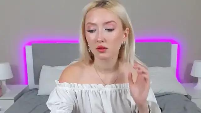 MarianeSun from StripChat is Freechat