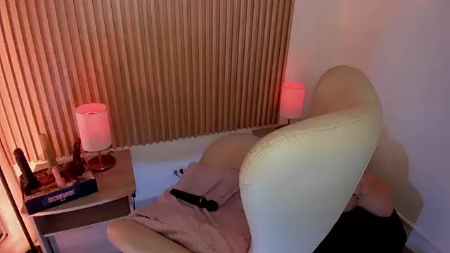 MarianL0ve from StripChat is Freechat