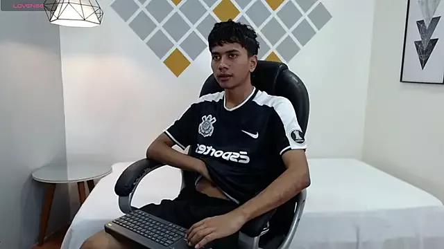 markbowie from StripChat is Freechat