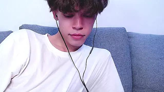 markspaws from StripChat is Freechat