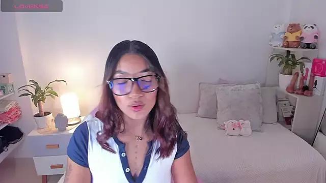 martina_roldam from StripChat is Freechat