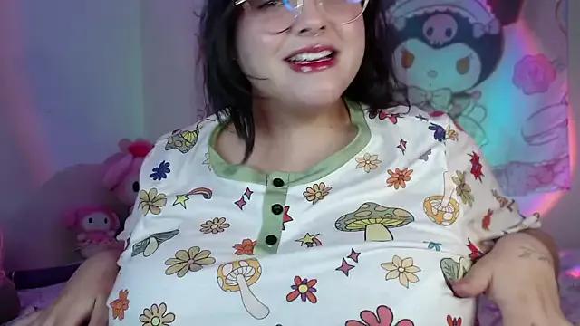 Martinaa_perezz from StripChat is Freechat