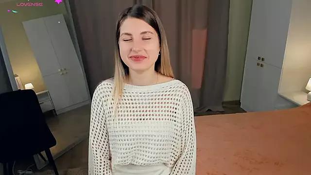 MartiRoyal from StripChat is Freechat